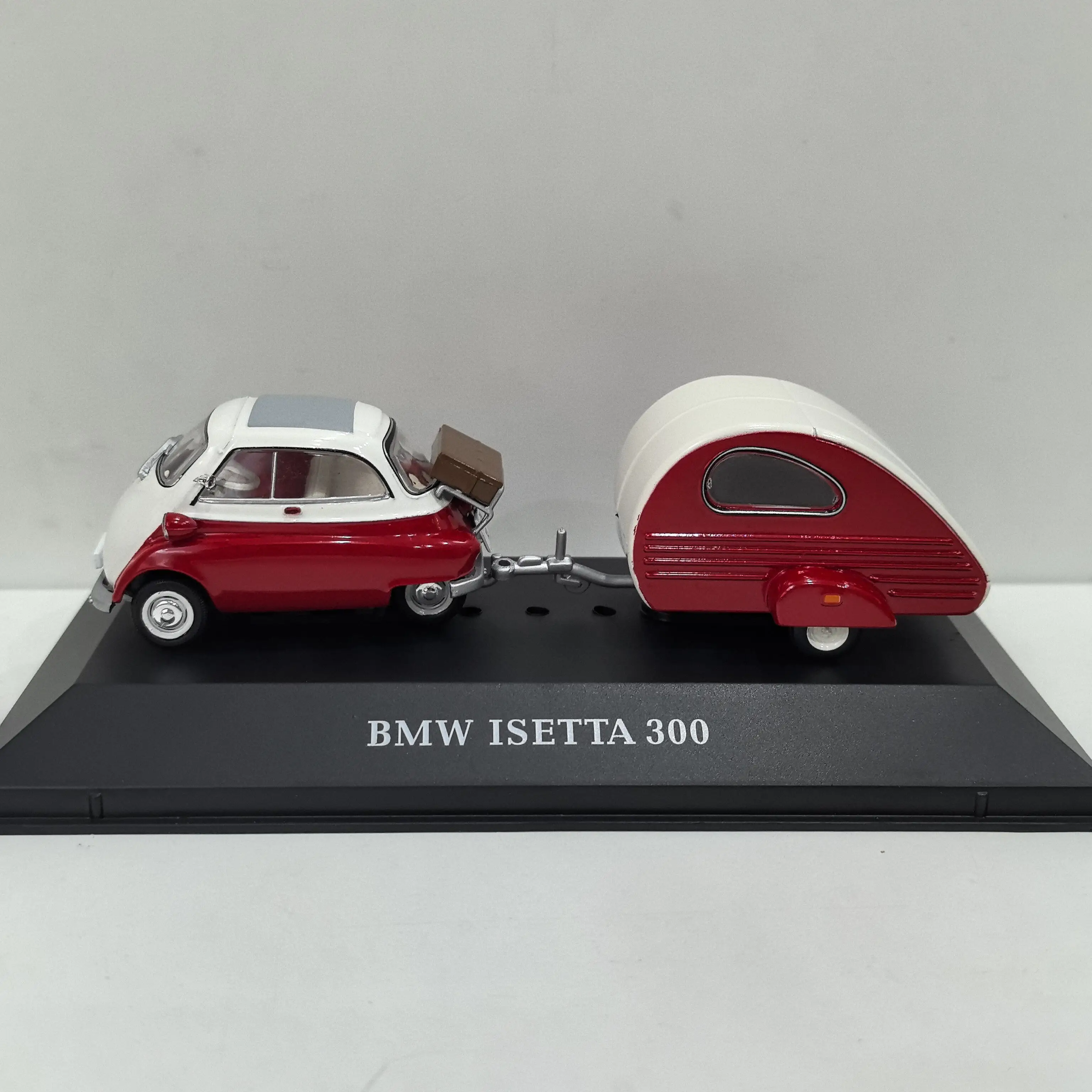Фото Металлическая модель автомобиля BMW ISETTA 300 в масштабе 1:43 от Diecast ALTAYA №2