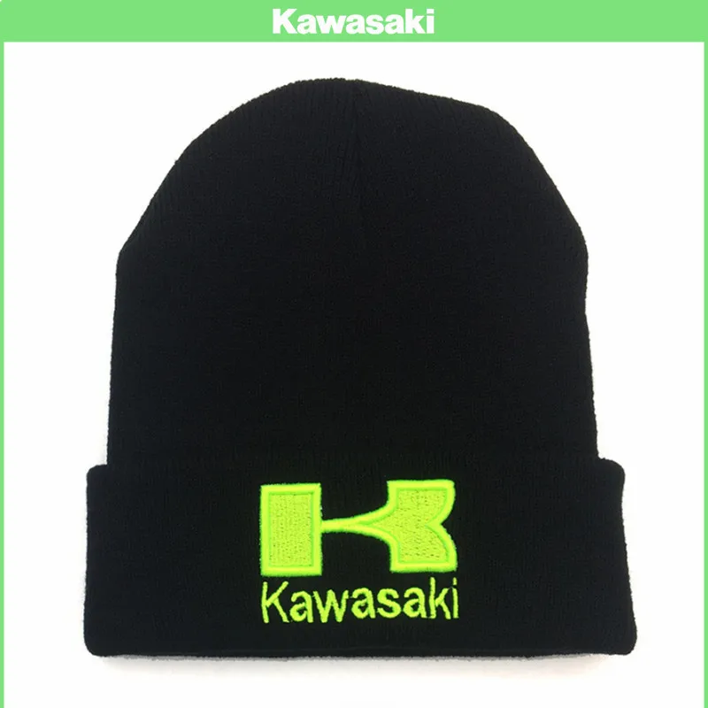 

Вязаная шапка с вышивкой на осень и зиму