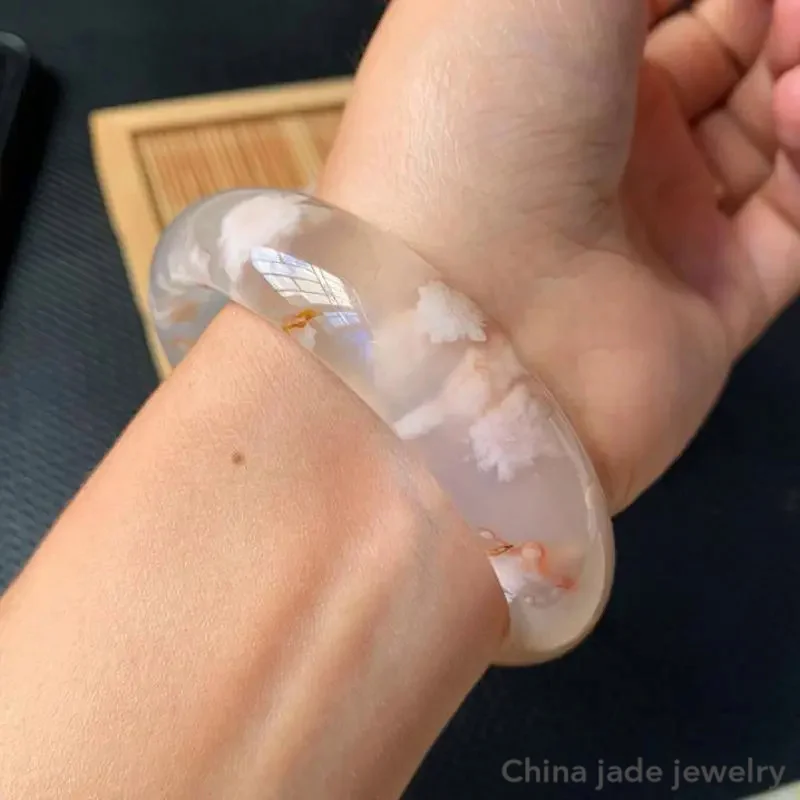 

Женский браслет из натурального агата, нефрита и цветка вишни