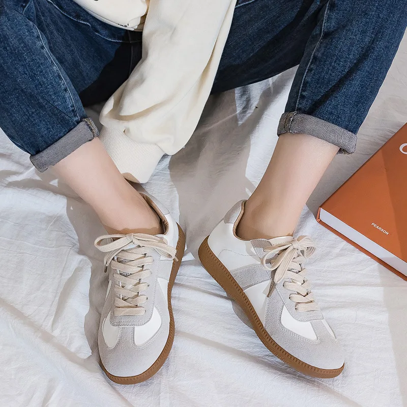 

2022 New Small White Shoes Female Breathable Casual Low-Top Lace-Up Sneakers Men All-match Retro German Training Shoes Couples