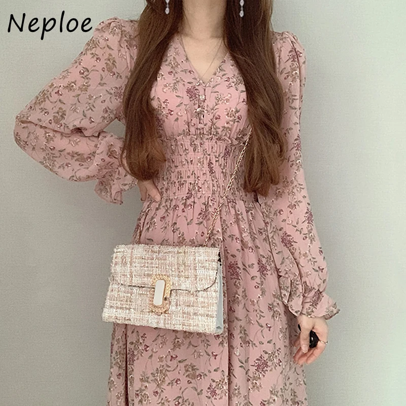 Платье Neploe с V-образным вырезом расклешенным длинным рукавом женское