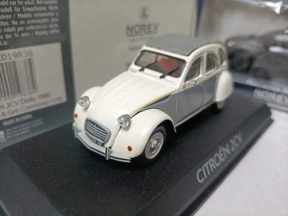 

Классическая модель автомобиля, модель Norev 1/43 для Citroen 2CV Dolly 1985