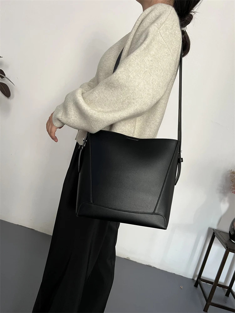 Medium-Sized Chinese Bucket Bag Women Large Capaci 2024 New High-Grade Shoulder Commuter Tote
