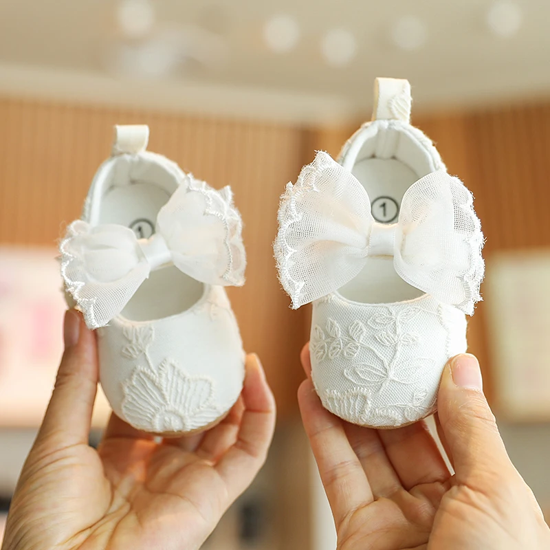 

Cute White Lace Baby Girl Princess shoes Baby Moccasins Moccs Shoes Bow Fringe Rubber Soled Non-slip Footwear Crib Shoes
