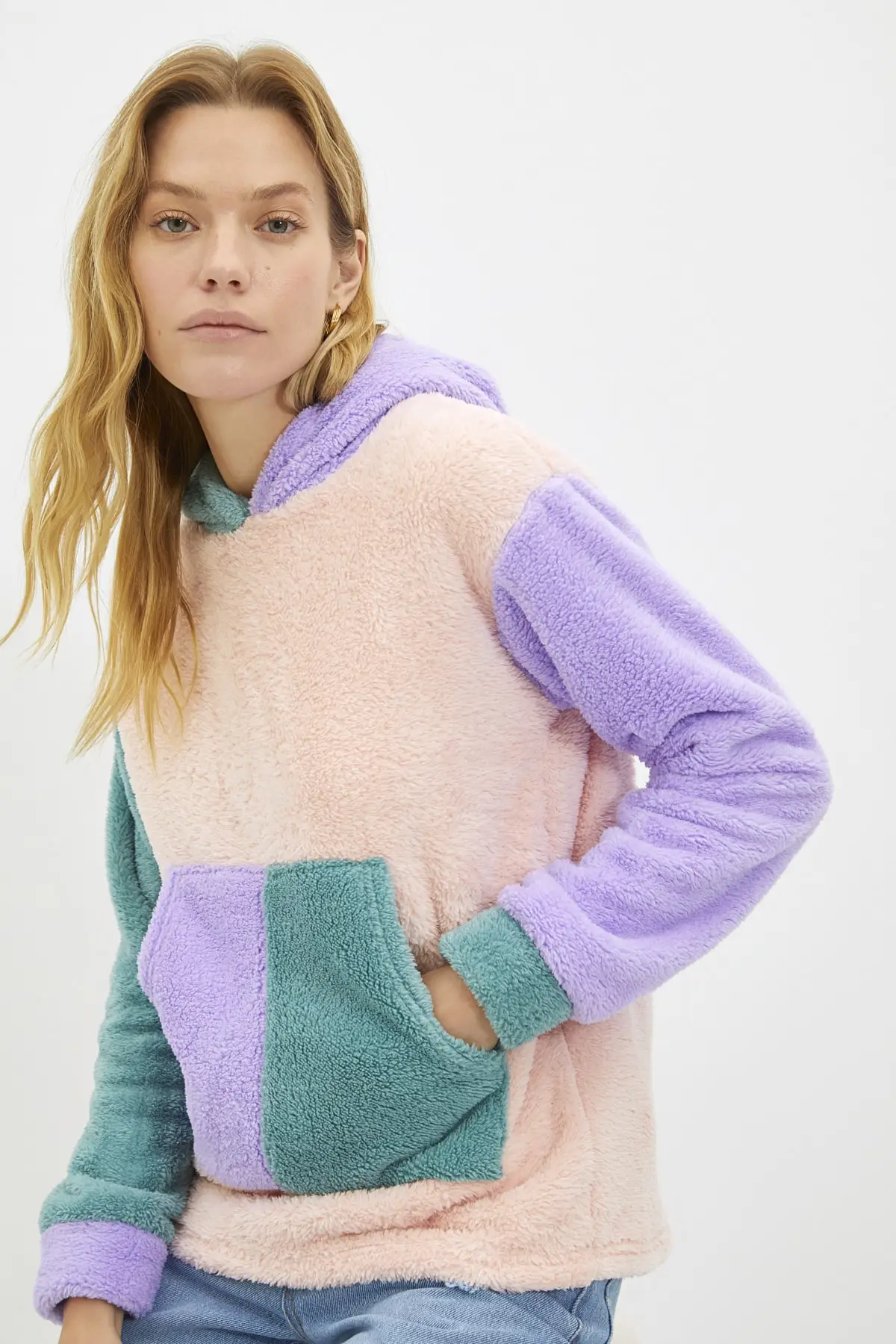 

Trendyol With Color Block Basic Knitted Sweatshirt TWOAW22SW0669