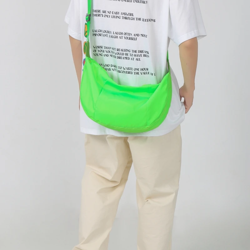 Сумка на плечо с большим внутренним отделением мягкая саквояж молнии нейлоновая