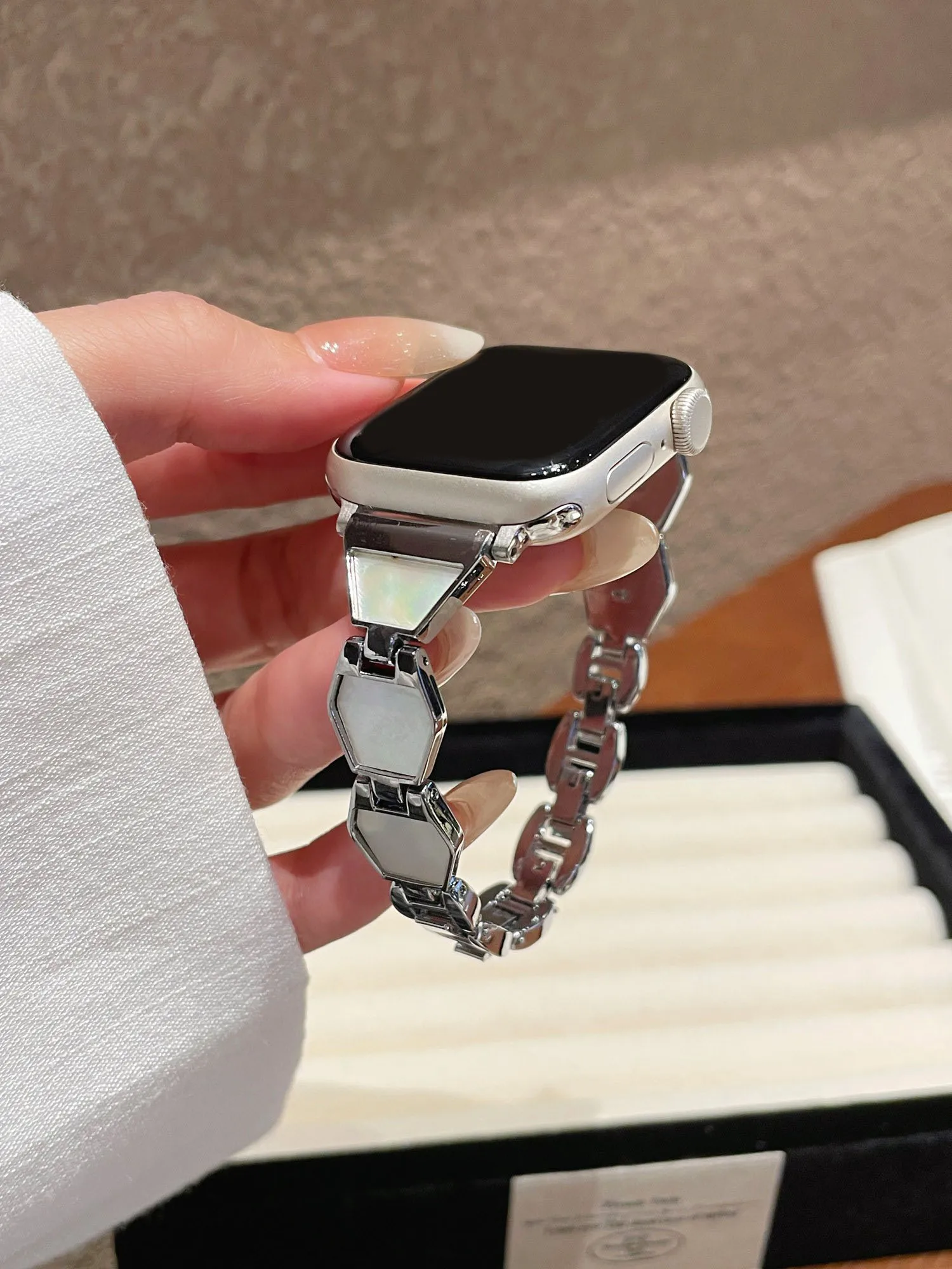 Модный металлический ремешок для Apple Watch, женский, серии S11107659, 40 мм, 41 мм, 42 мм, 44 мм, 45 мм, 46 мм (art.: 3920dbe92200d) - 3920dbe92200d