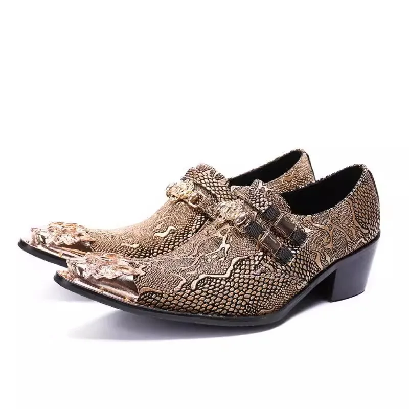 Мужские металлические туфли с острым носком и пряжкой декорированные кожаные на