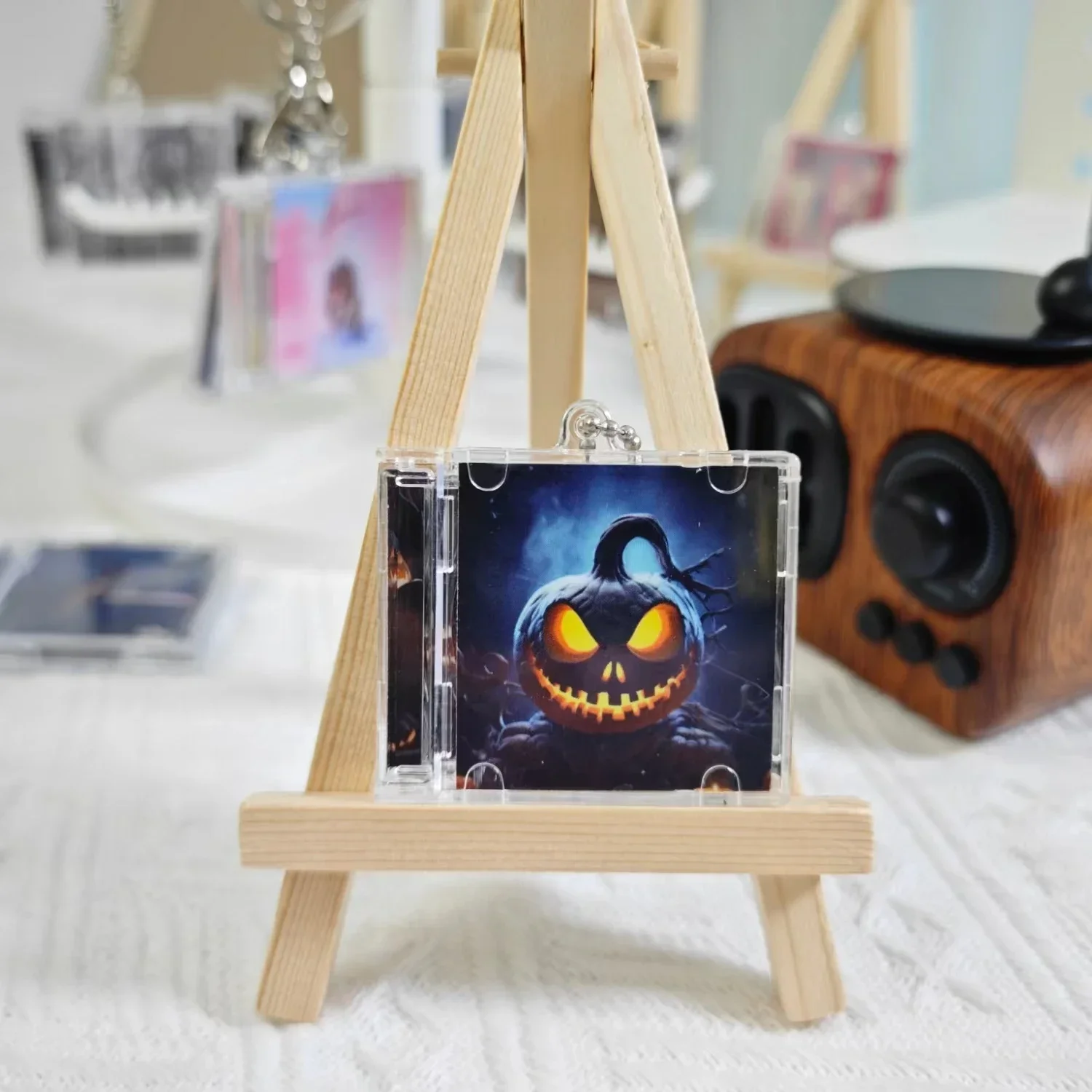 Музыка жуткого сезона: изготовленный на заказ мини-брелок с компакт-диском NFC для