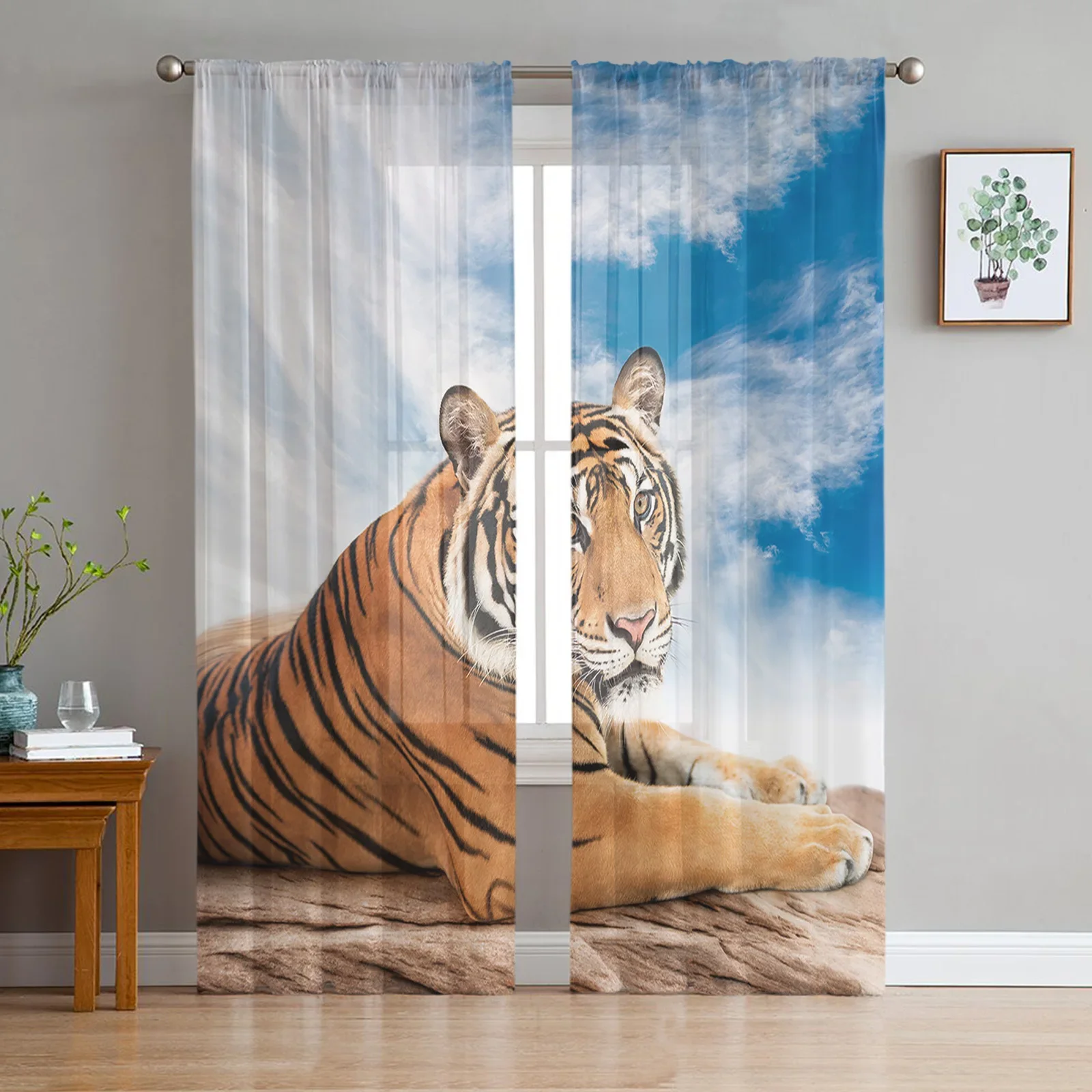 Шифоновые шторы с изображением голубого неба и тигра