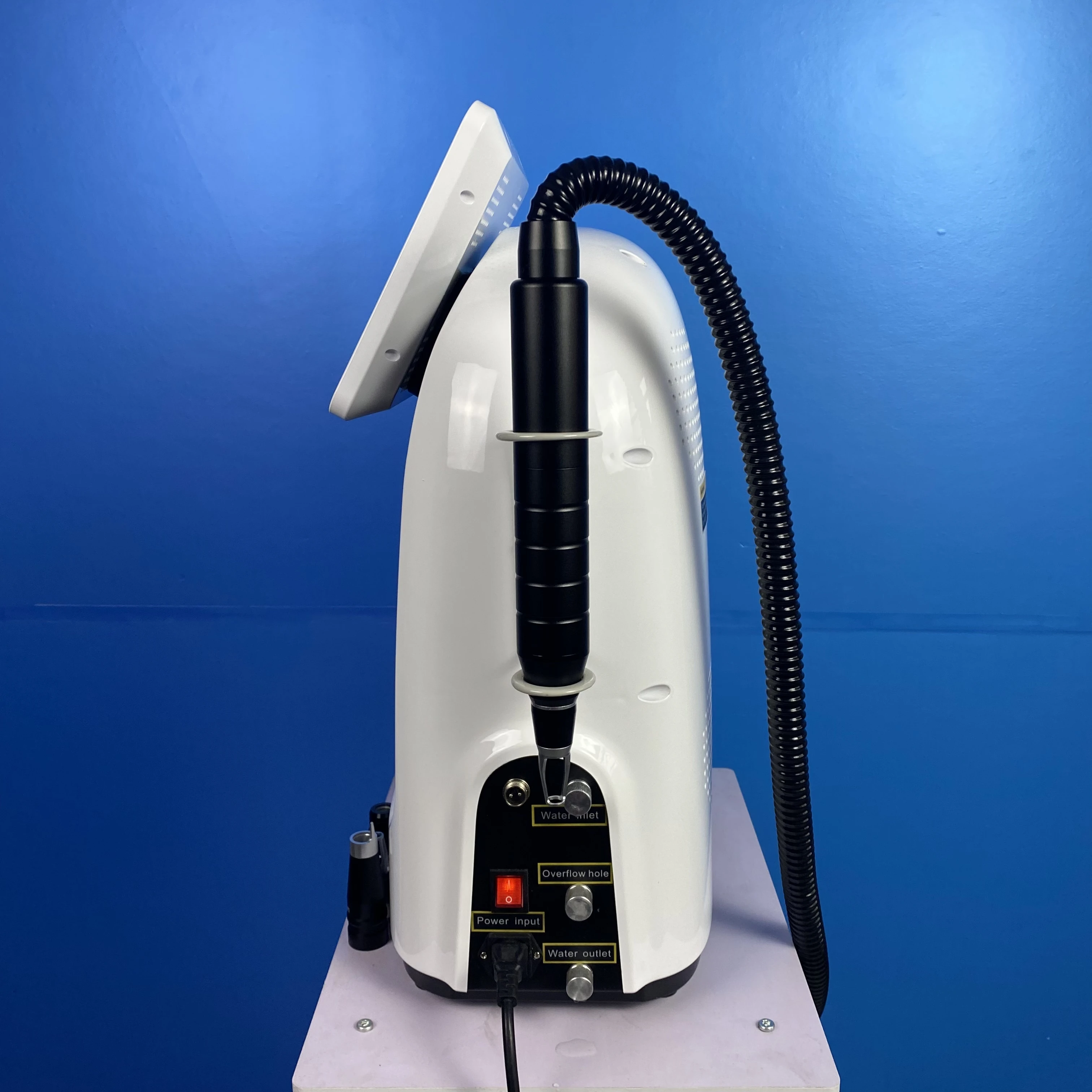 Пикосекундная лазерная тату-машина Машина для удаления прыщей соответствует