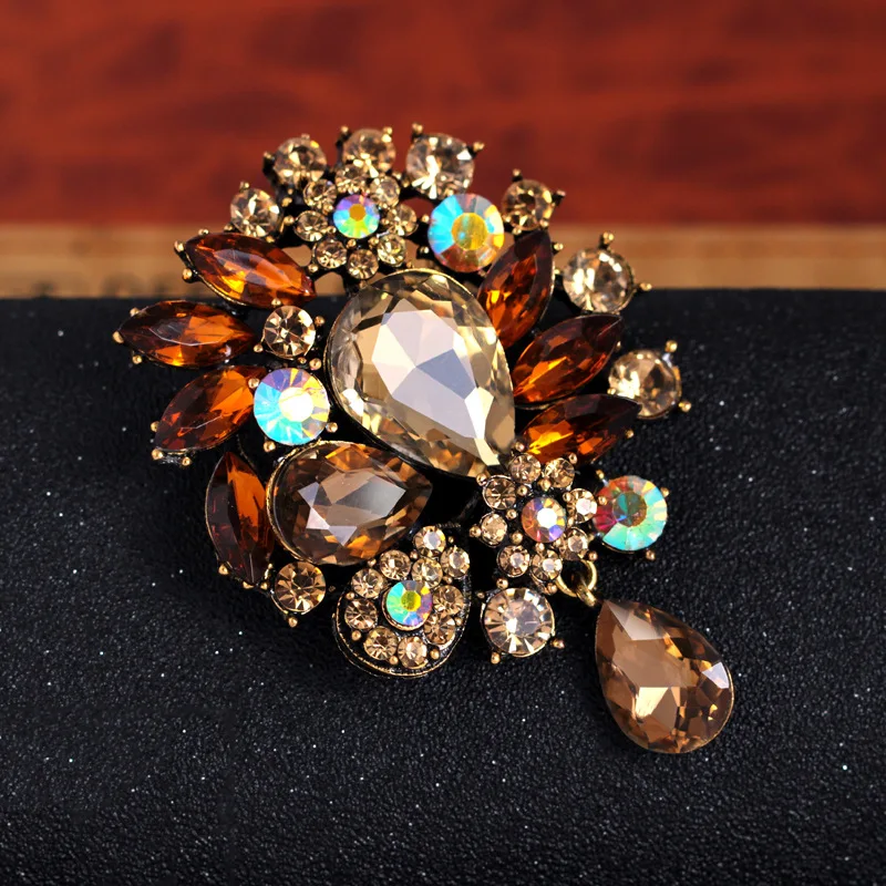 

Vintage Brooches Pin With Pendent Waterdrop Rhinestone Unique Elegant Corsage Women Wedding Jewelry