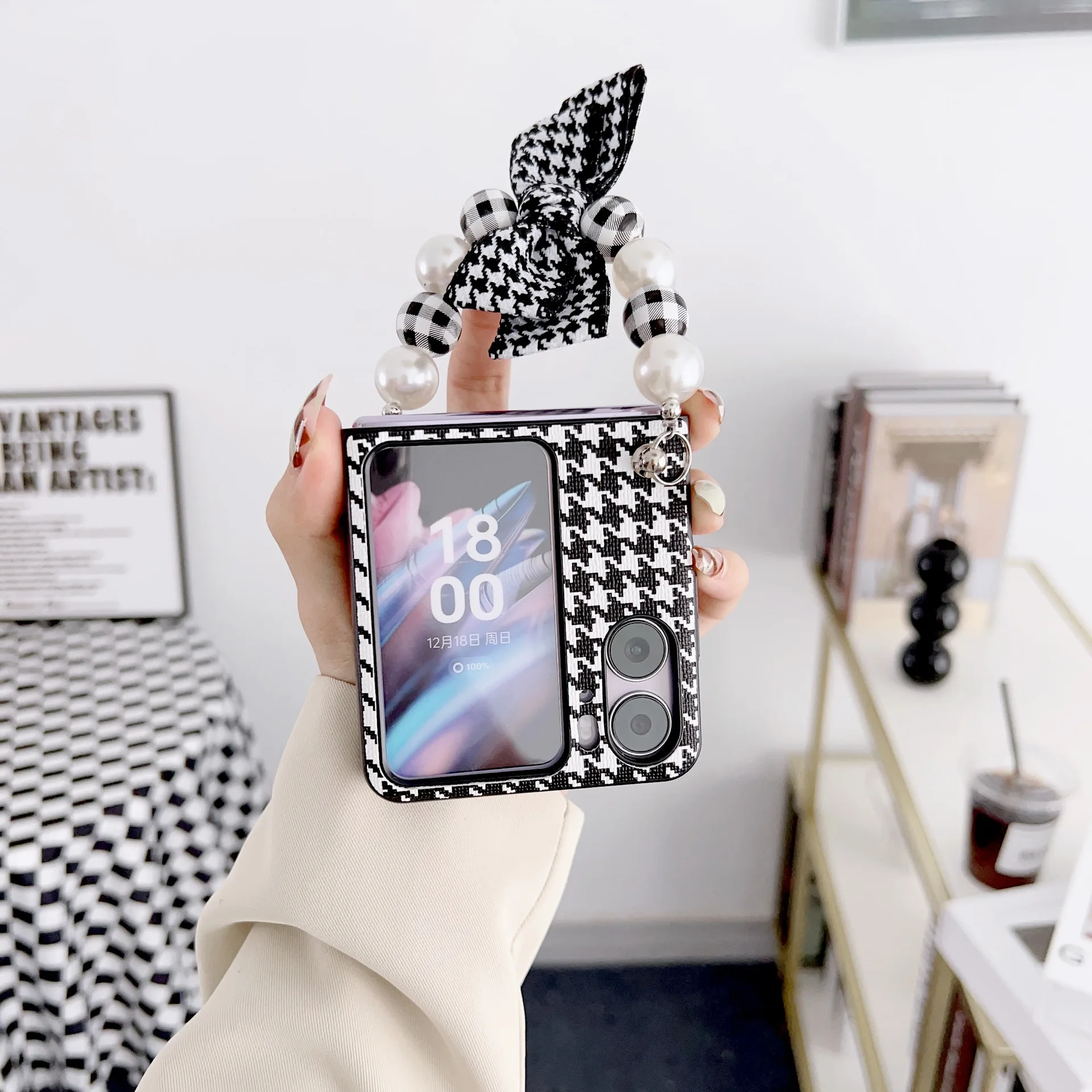 

Luxury Camellia Flower Plaid Phone Ccase For OPPO Find N2 Flip 5G CPH243 FindN2Flip Irregularity Pearl Bracelet Shockproof Cover