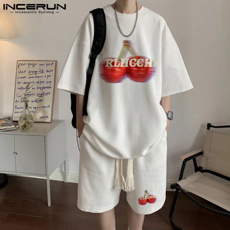 

Fashion Casual Style Sets INCERUN Men Funny Sets Cherry Print Pattern Loose Short Sleeve Top Shorts Handsome Male Suit 2 Pieces