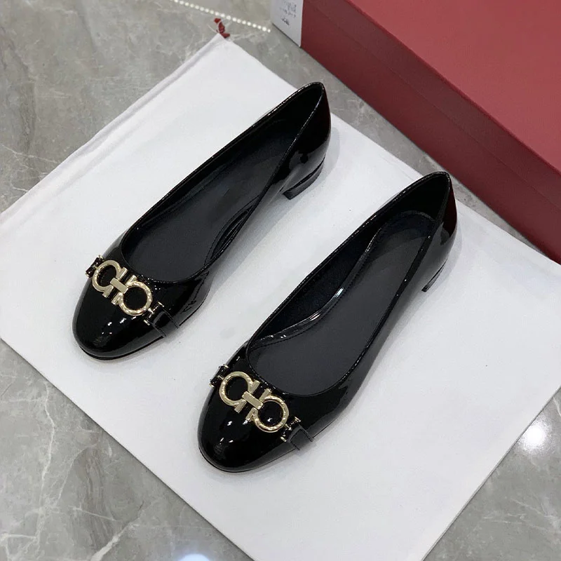 2023 High end horseshoe buckle women's shoes, shallow round toe single shoe, thick heel, elegant patent leather women's shoes
