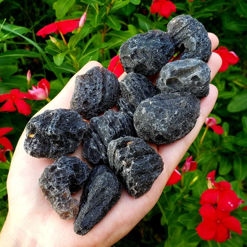 

Черный тектит из метеорита