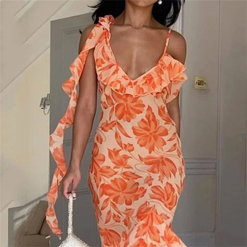 Женское облегающее платье-трапеция с цветочным принтом и оборками длинное