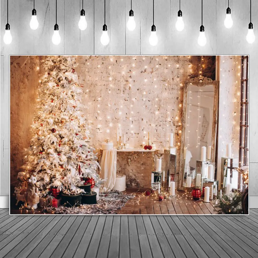 

Блестящие Серебряные Рождественские елки золотые огни фотография фон белая кирпичная стена зеркало свеча доска украшение фото фон