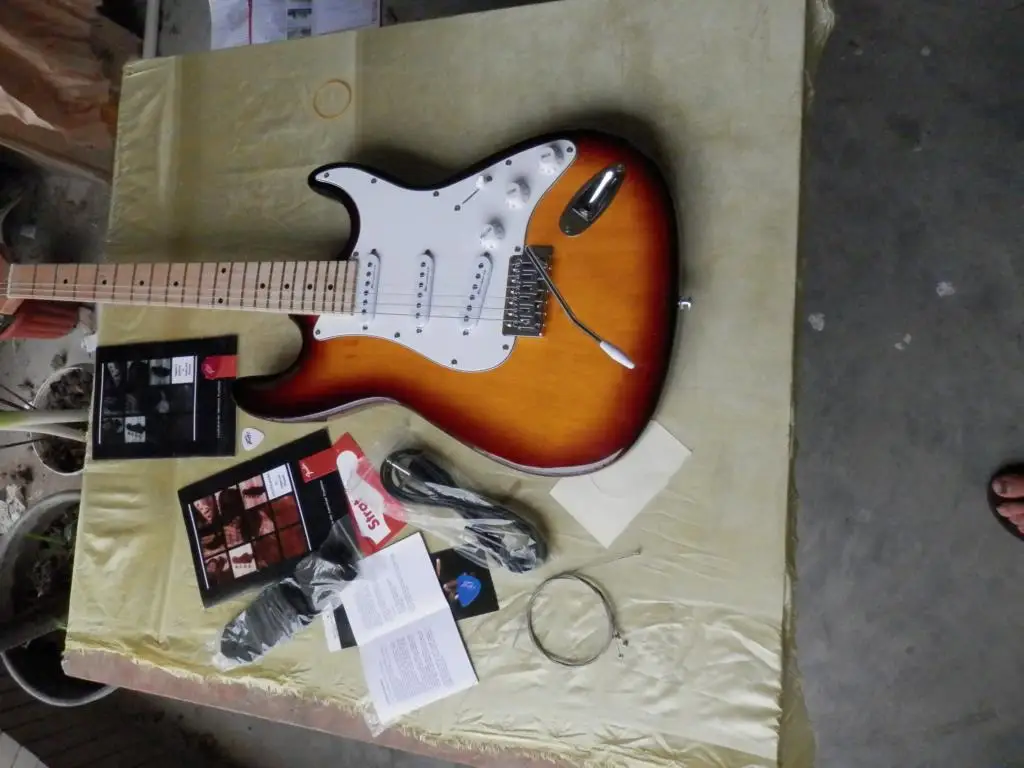 

Chinese Factory Custom High Quality sunburst color ST Electric Guitar 9yue22