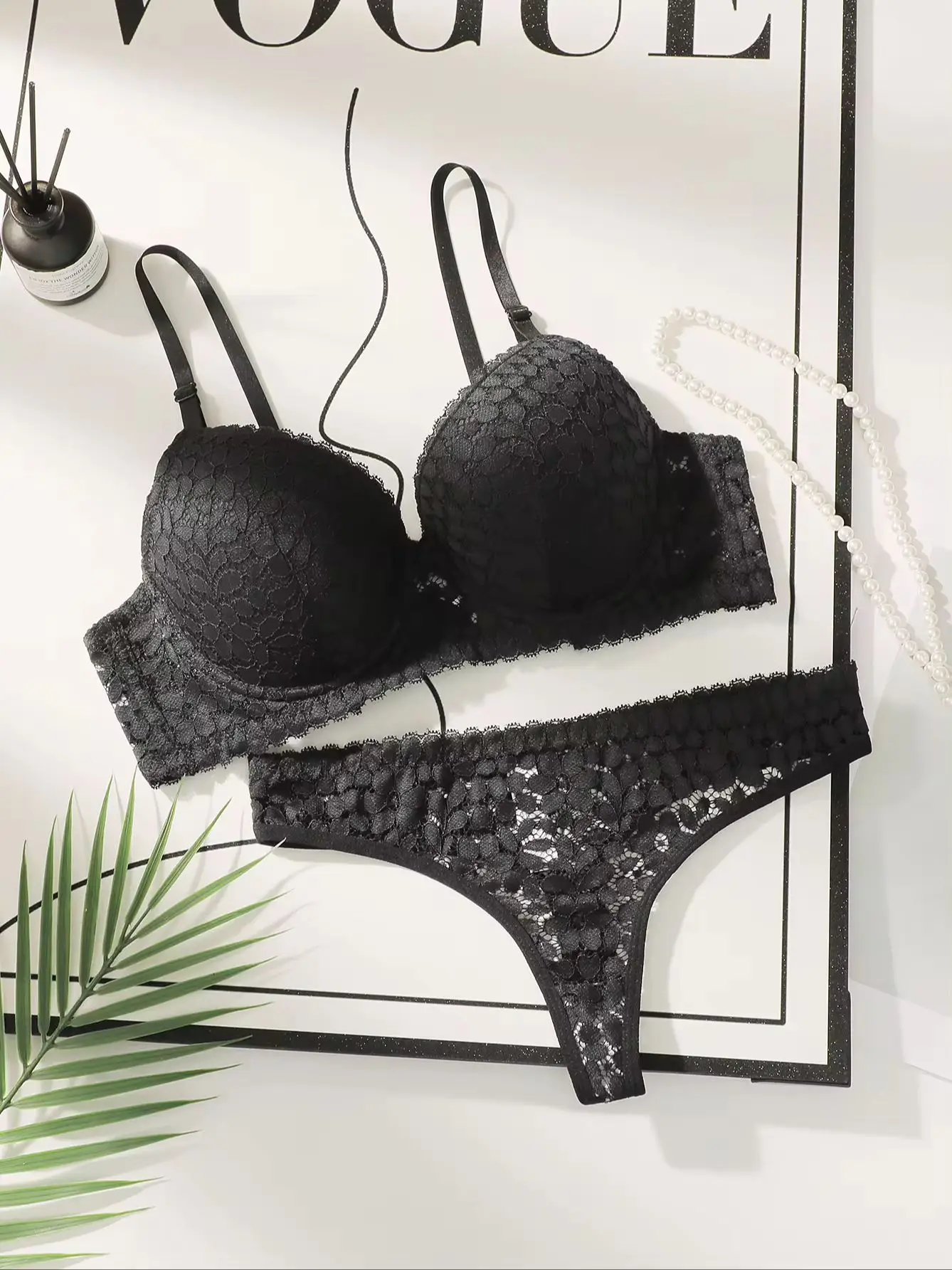 Комплект женского кружевного нижнего белья с чашками пуш-ап 70B-85B