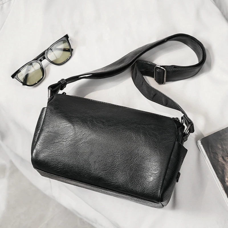 2023 New Soft Leather Pure Color Shoulder Bag Minority Design Fashion Dackpack Texture Large Capacity Men's Bag