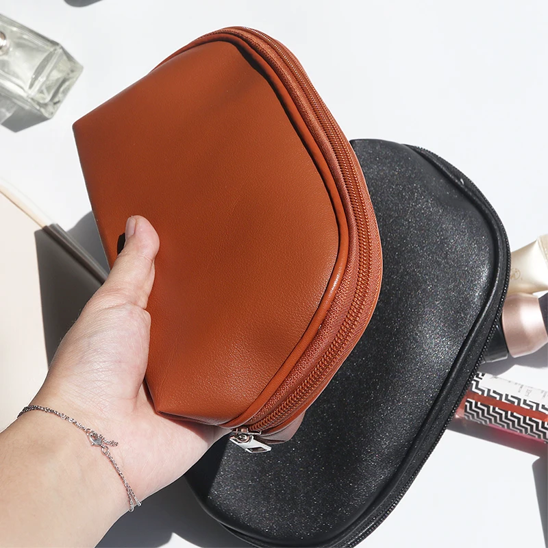 Дорожная косметичка с гравировкой букв персонализированная искусственная кожа