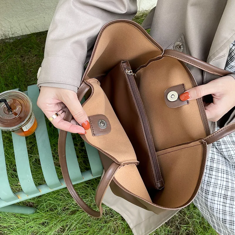 Модная женская сумка через плечо с большой вместительной магнитной пряжкой