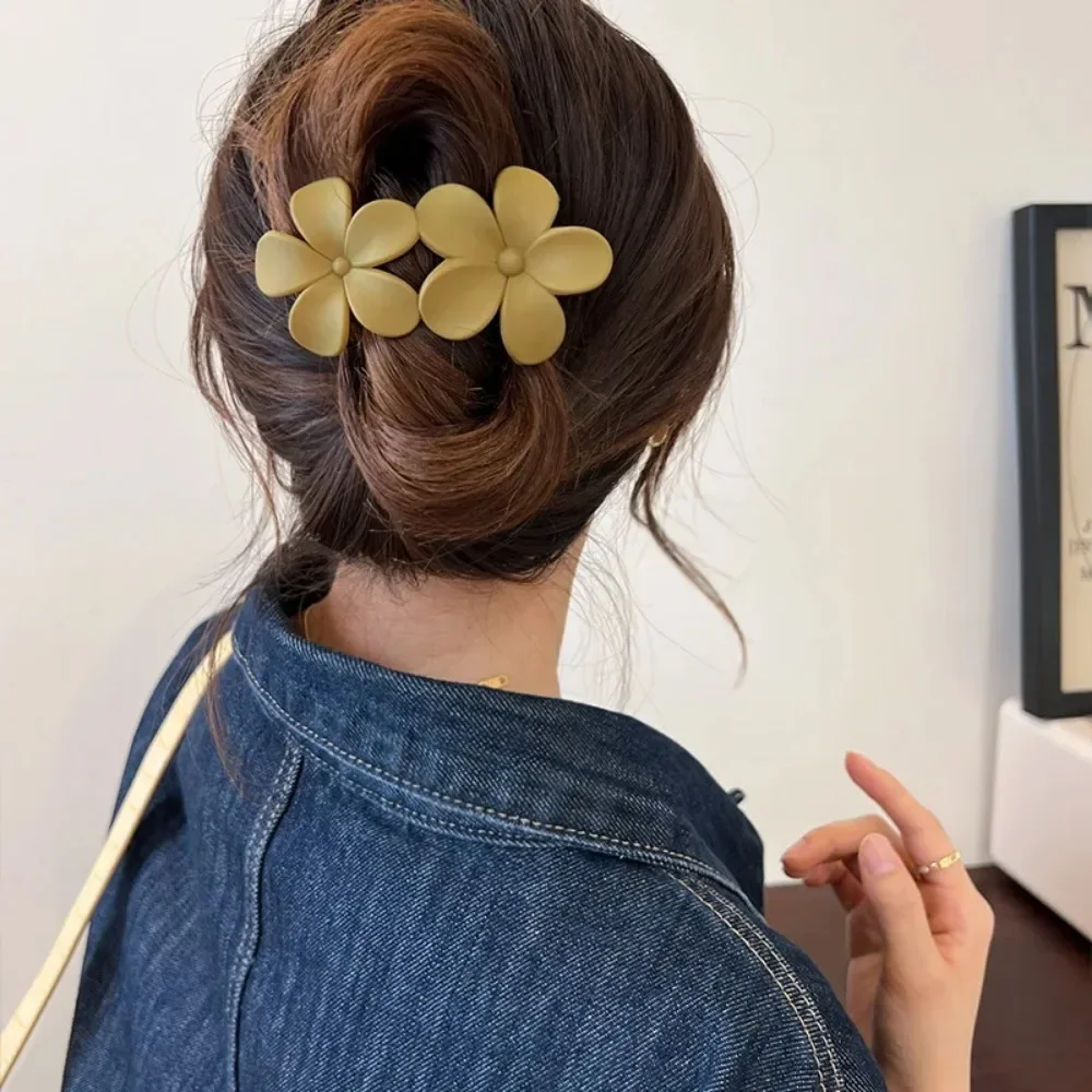 Заколка для волос с матовым цветком когти матовые заколки женщин и девочек