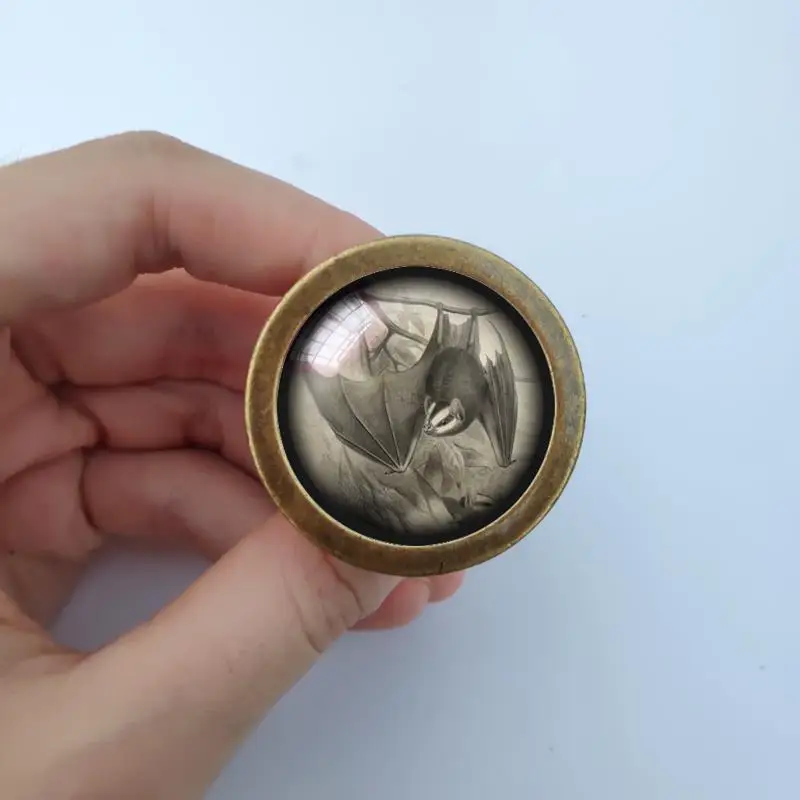 

Ручки для шкафа в виде летучей мыши