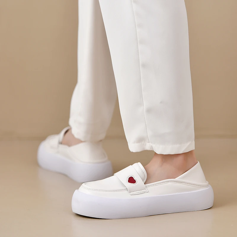 Туфли женские с мехом лоферы без застежки маленькие для медсестер осень 2024