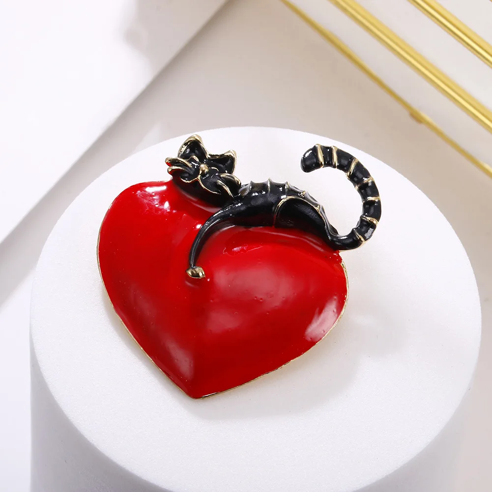 

Fashion Dripping Glaze Peach Heart Cat Brooch Personality Korean Animal Corsage Niche Clothing Accessories Shirt Collar Pins