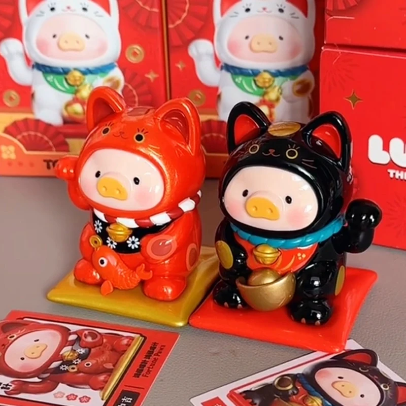 Фото Коллекционные игрушки-сюрпризы серии Lulu The Piggy Lucky Cat: милые аниме-фигурки, куклы-кошки удачи, настольные украшения, подарки №4