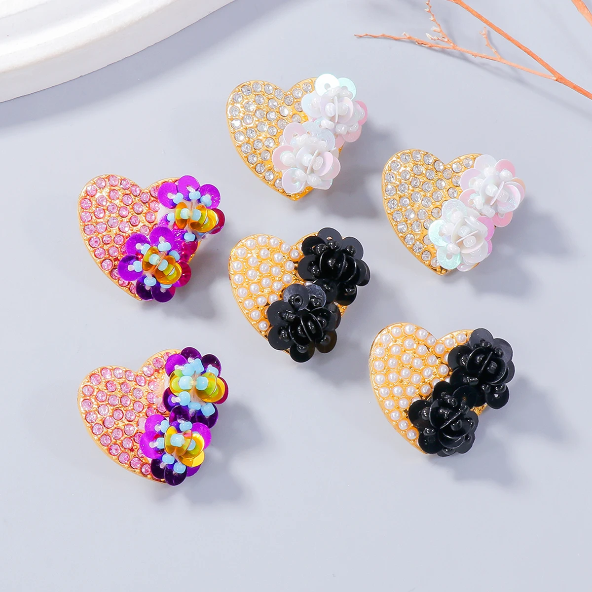 Новинка 2024 элегантные женские серьги-гвоздики в форме сердца эффектные