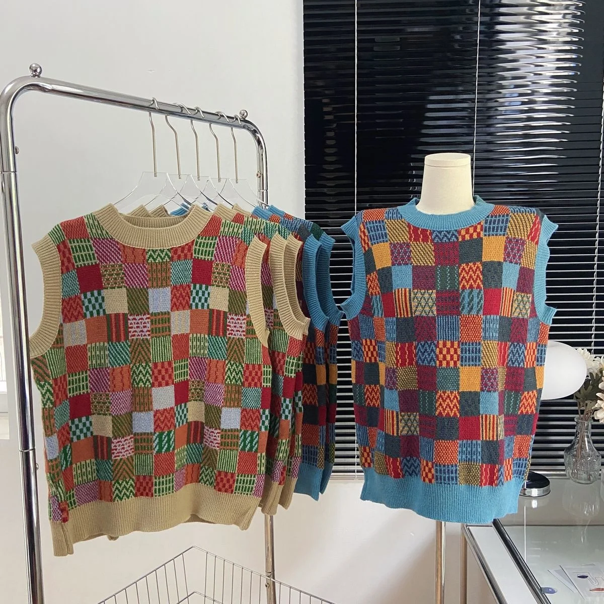 

Women's Color Block Plaid Knit Vest Sleeveless O Neck Casual Pullovers