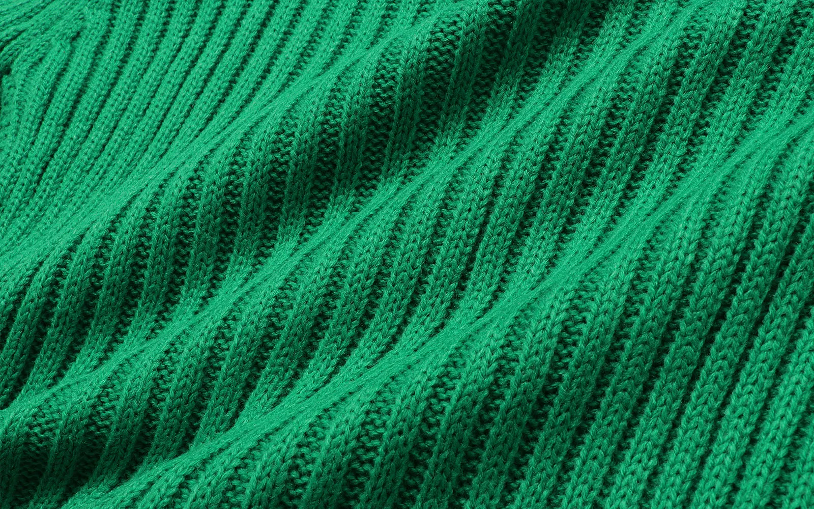 Свитер детский зимний с длинным рукавом и круглым вырезом