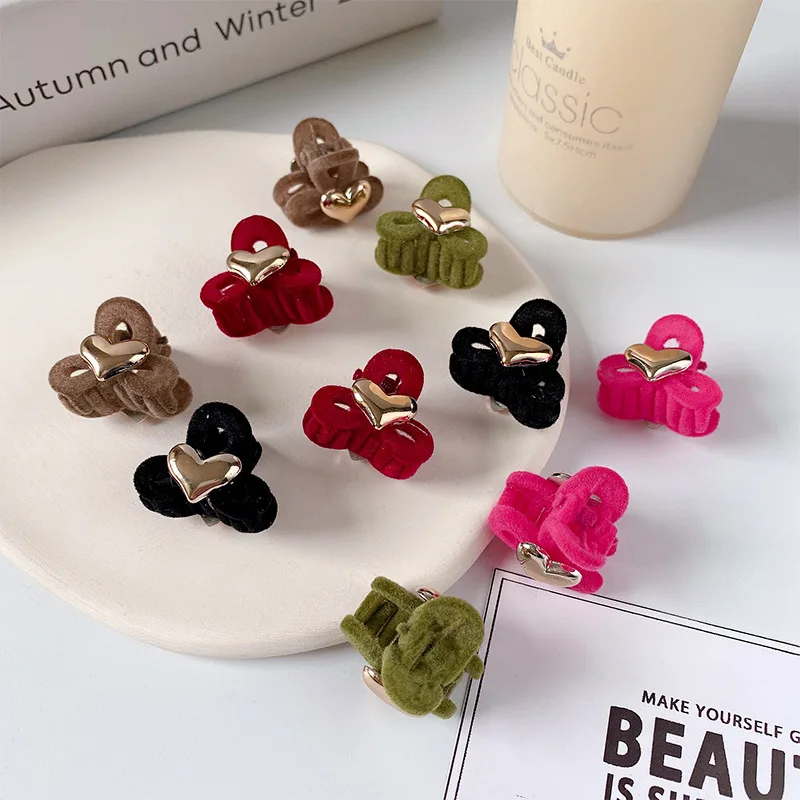 

2pc Cute Velvet Heart Mini Hair Claw Clips for Women Girls Childs Hairpin Headband for Gift Hair Accessories Headwear Ornament