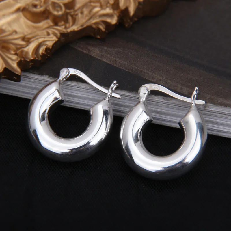 

Женские серьги-кольца из серебра 925 пробы