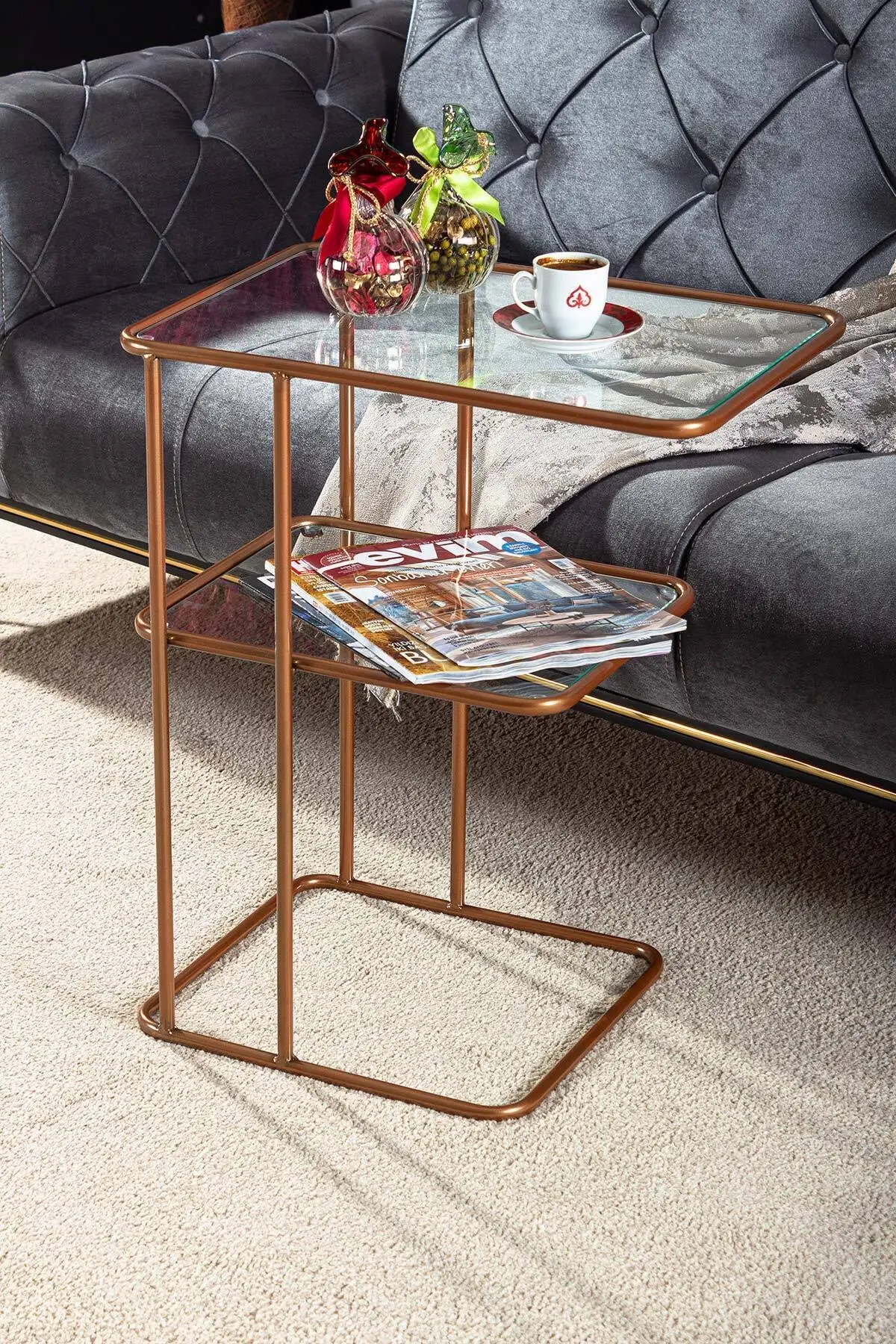 

Металлический журнальный столик Arturo цвета розового золота со стеклянной полкой