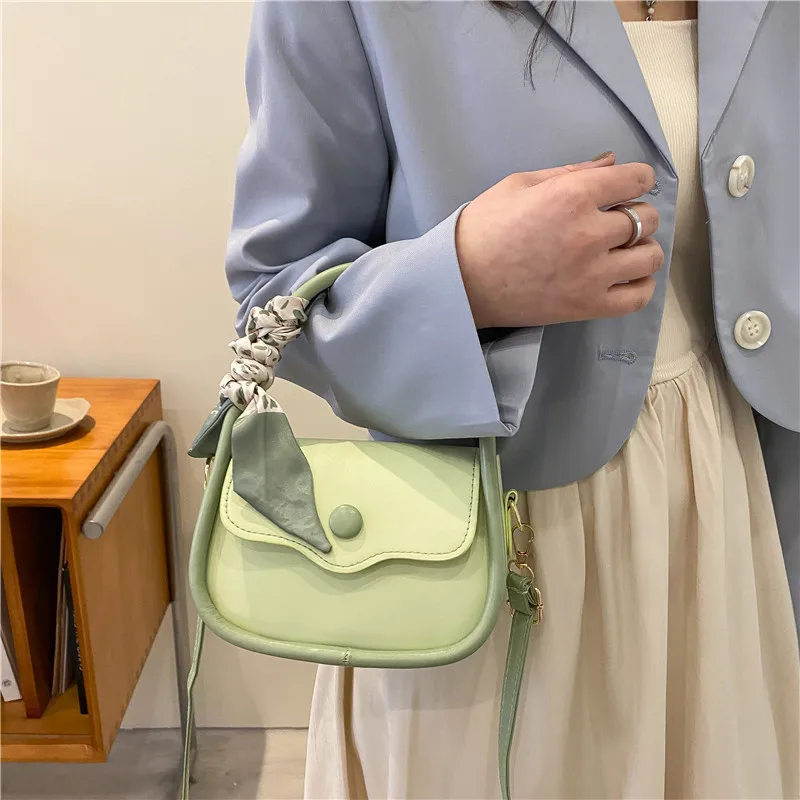 

2022 New Fashion Classic and Elegant Women's Bag Ladies French Shoulder Bag INS Simple Travel Shopping Daily Wear