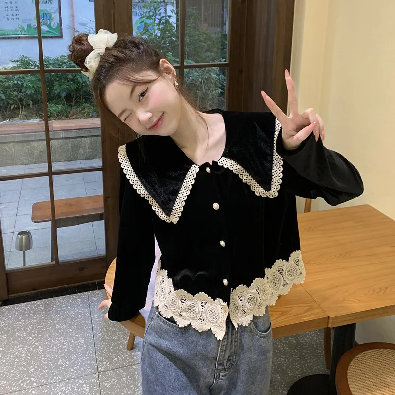 

Милая Черная рубашка в стиле "Лолита" для девочек, новинка весны 2023, Бархатные Топы с воротником «Питер Пэн» на пуговицах, элегантные женские короткие блузки для женщин