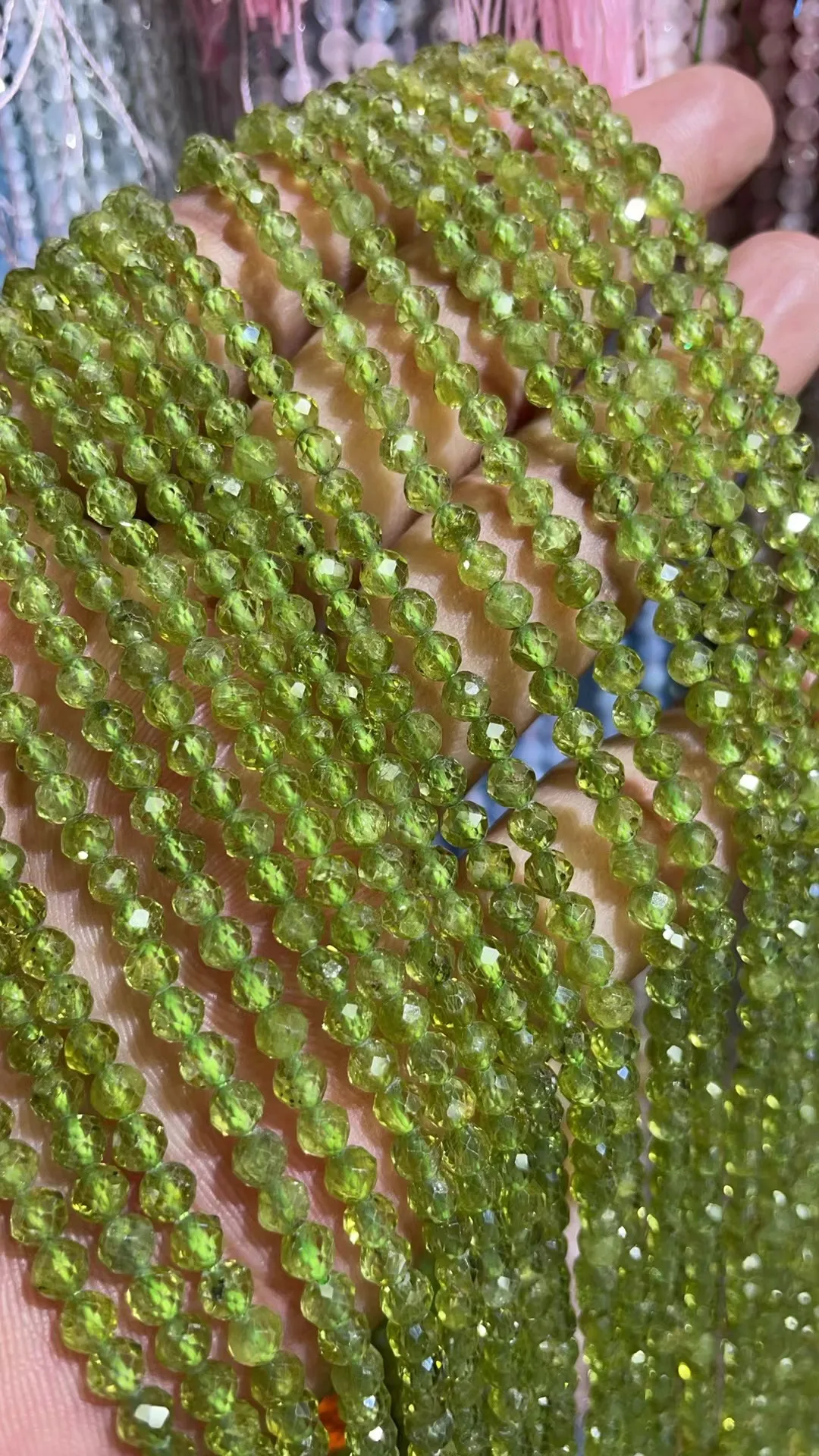 Бусины из натурального зеленого оливина 2-4 мм 1-10 шт