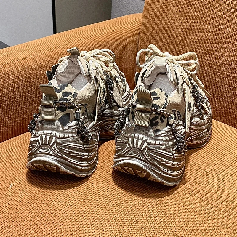 Кроссовки на высокой платформе кожаные прогулочные туфли танкетке 8 см женские