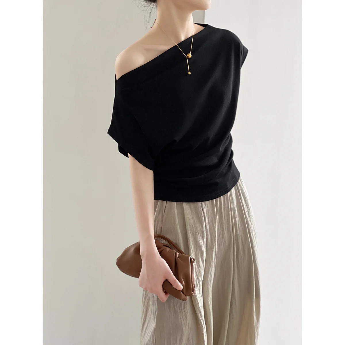 

Slash Neck Off Shoulder Short Sleeve T-shirt Women's 2023 Summer Design Pleated Waist Top