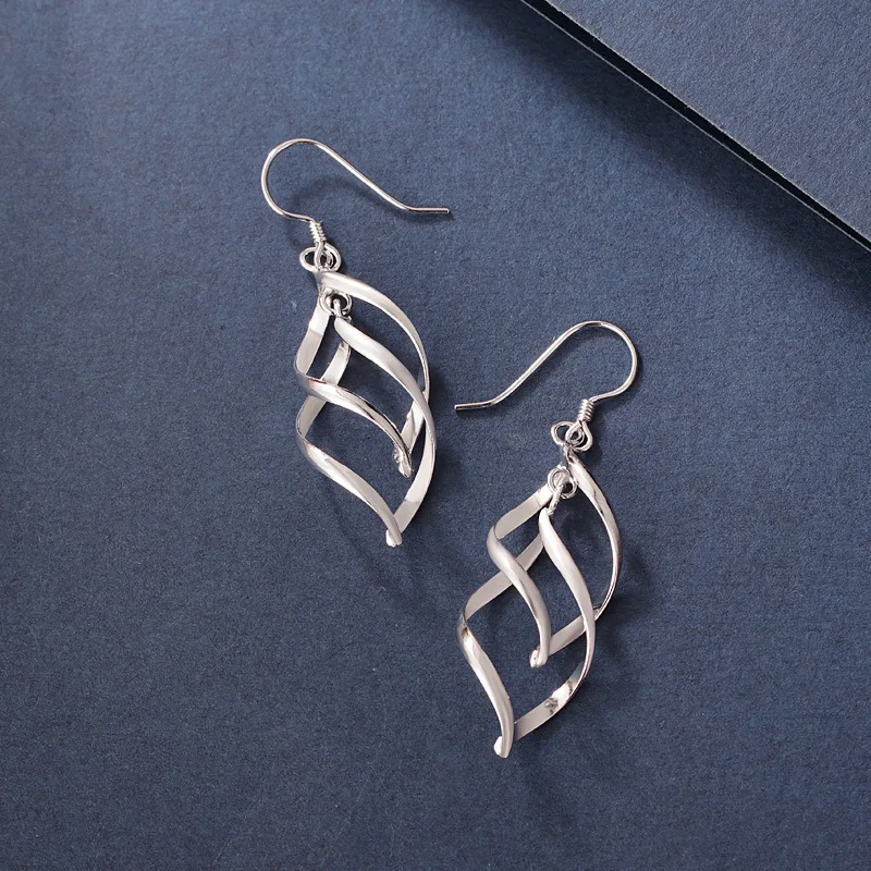 

Серьги в виде капли воды из серебра 925 пробы