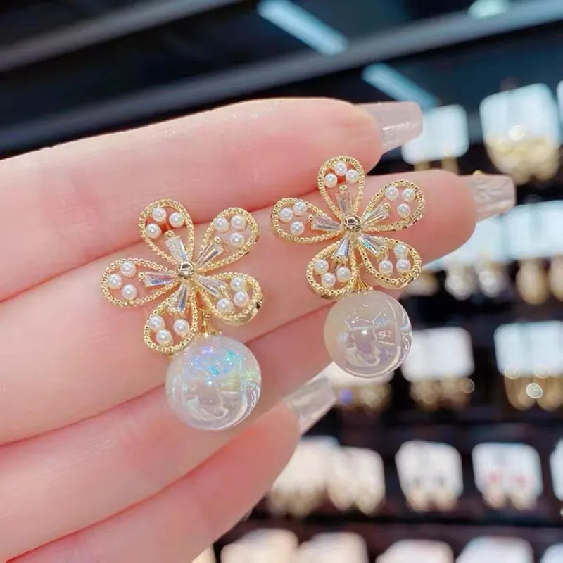 

S925 Silver Needle Tiktok Net Red Same Hollow Pearl Flower Mermaid Ji Earrings Lady Temperament Fashion Earrings Korean Earrings