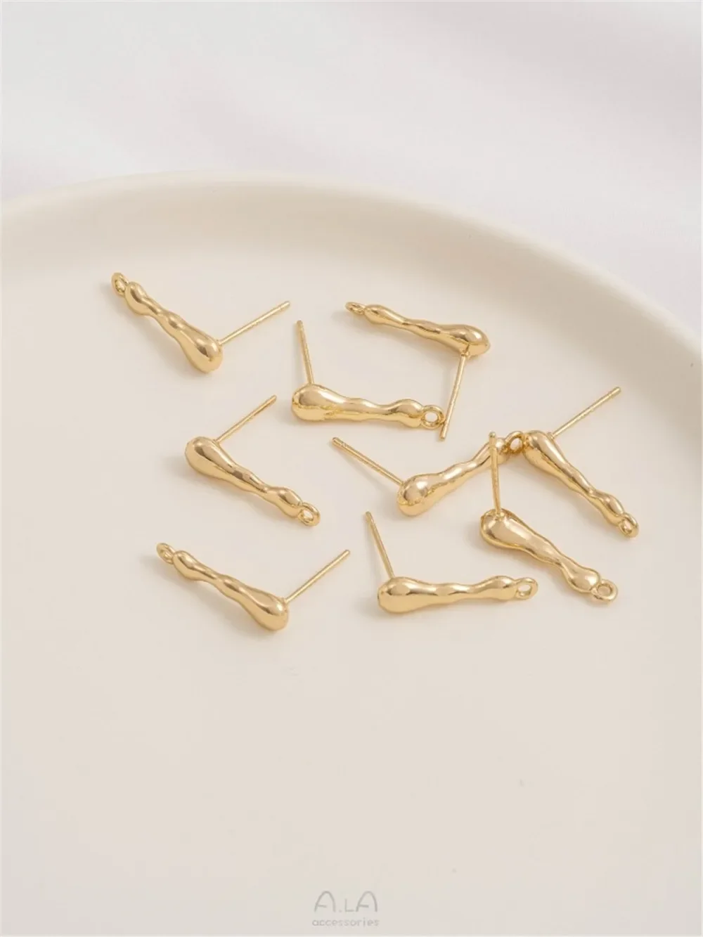 Необычные караст-капли воды в обертке из 14-каратного золота с подвесными