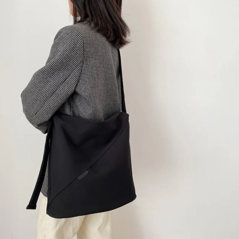 

Оригинальная сумка-мессенджер Uoct 2021 новая Корейская версия для студентов простая женская сумка через плечо