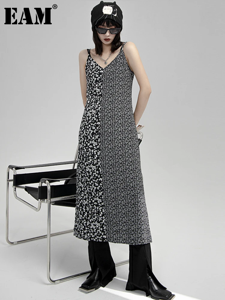 

[EAM] Women Black Pattern Printed Long Elegant Dress New V-Neck Sleeveless Loose Fit Fashion Tide Spring Summer 2022 1DE7788