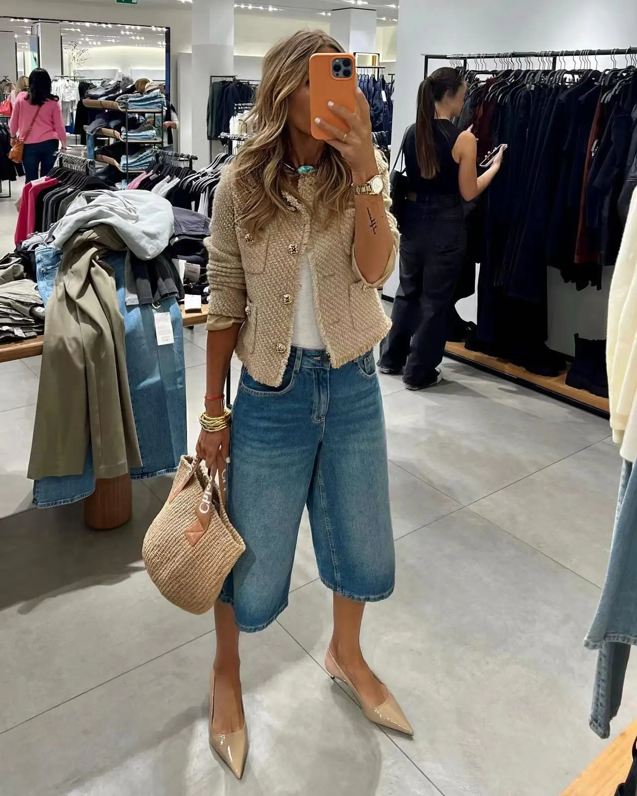 Рисунок 3 - Женская твидовая куртка на пуговицах