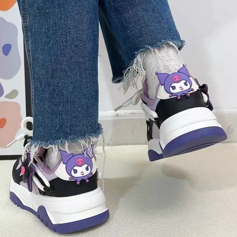 Женские кроссовки с мультяшным принтом на толстом каблуке